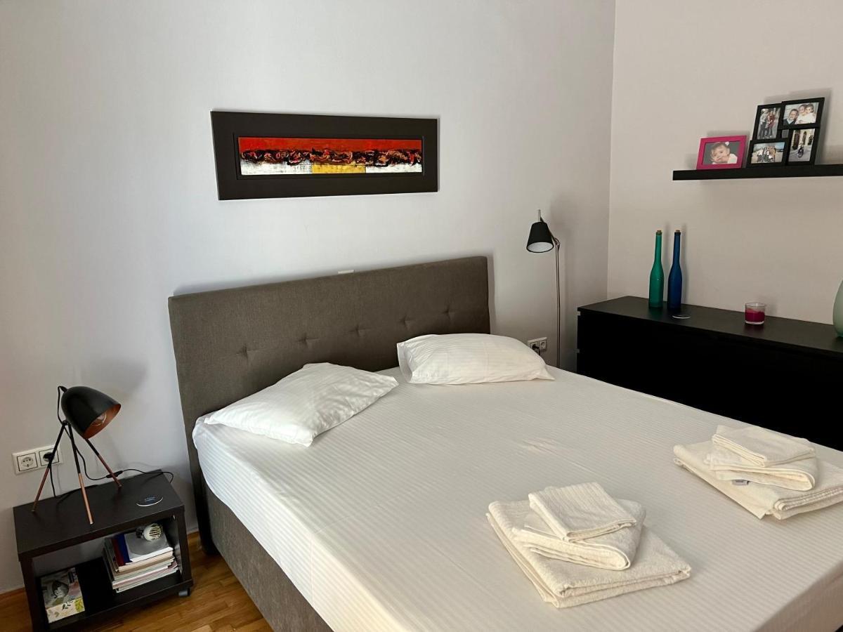 Central Kalamata Cozy Apartment ภายนอก รูปภาพ