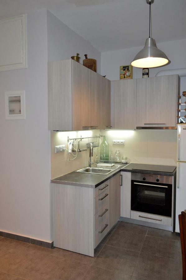 Central Kalamata Cozy Apartment ภายนอก รูปภาพ