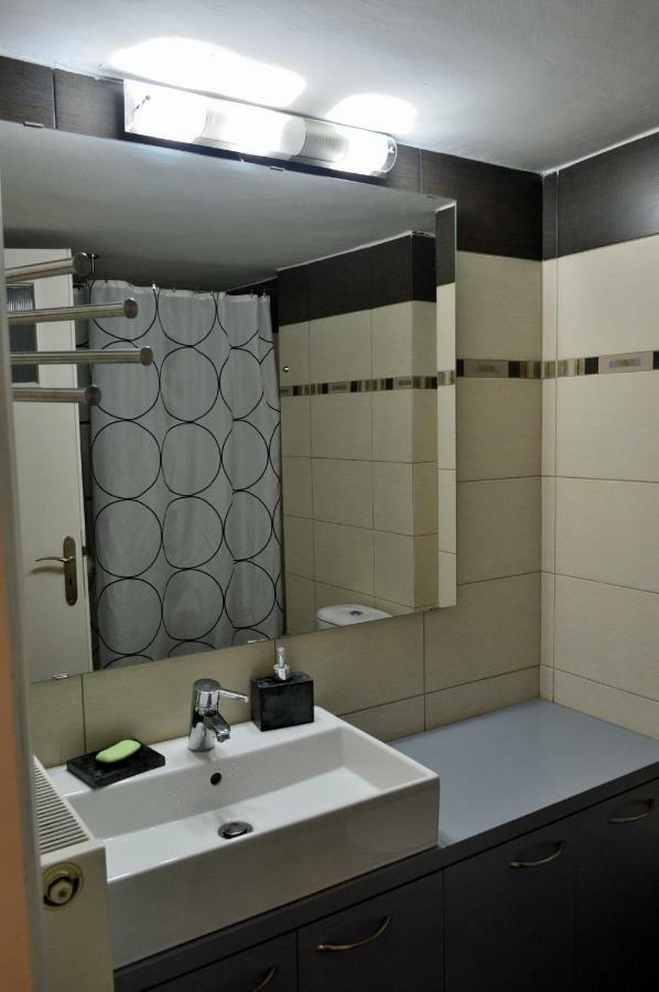 Central Kalamata Cozy Apartment ภายนอก รูปภาพ
